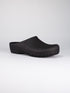 Rocker Gardy Foam Black Open, zwarte tuinklomp met open hiel, schuin aanzicht